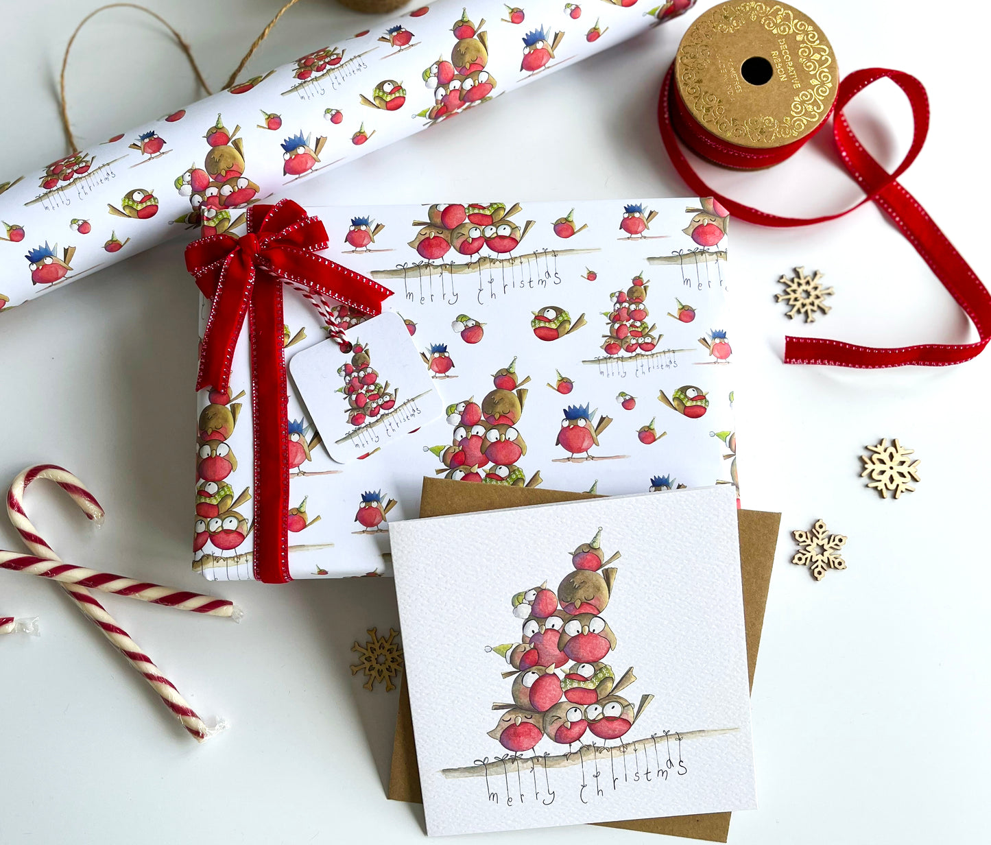 Cute Robin Christmas Wrapping Paper and Card Bundle