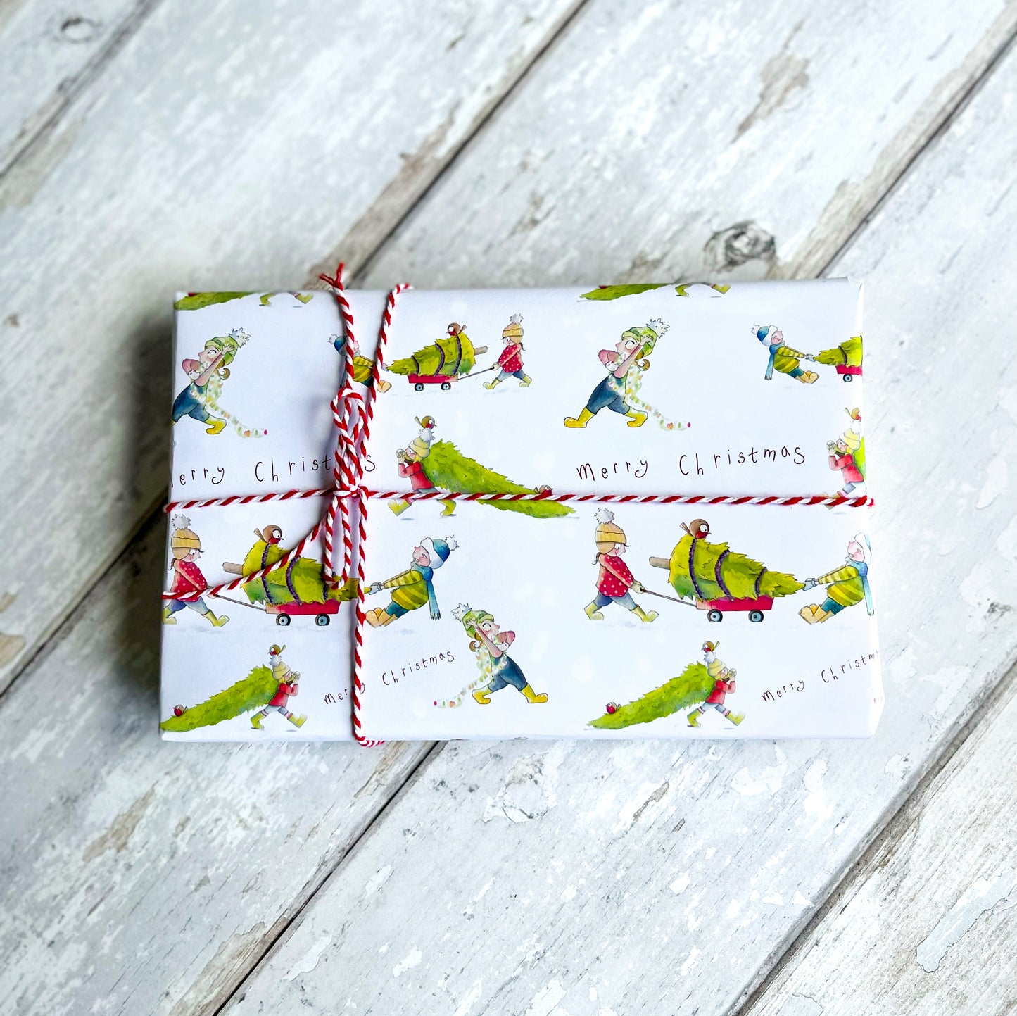 Luxury Christmas gift wrap: Christmas tree scene